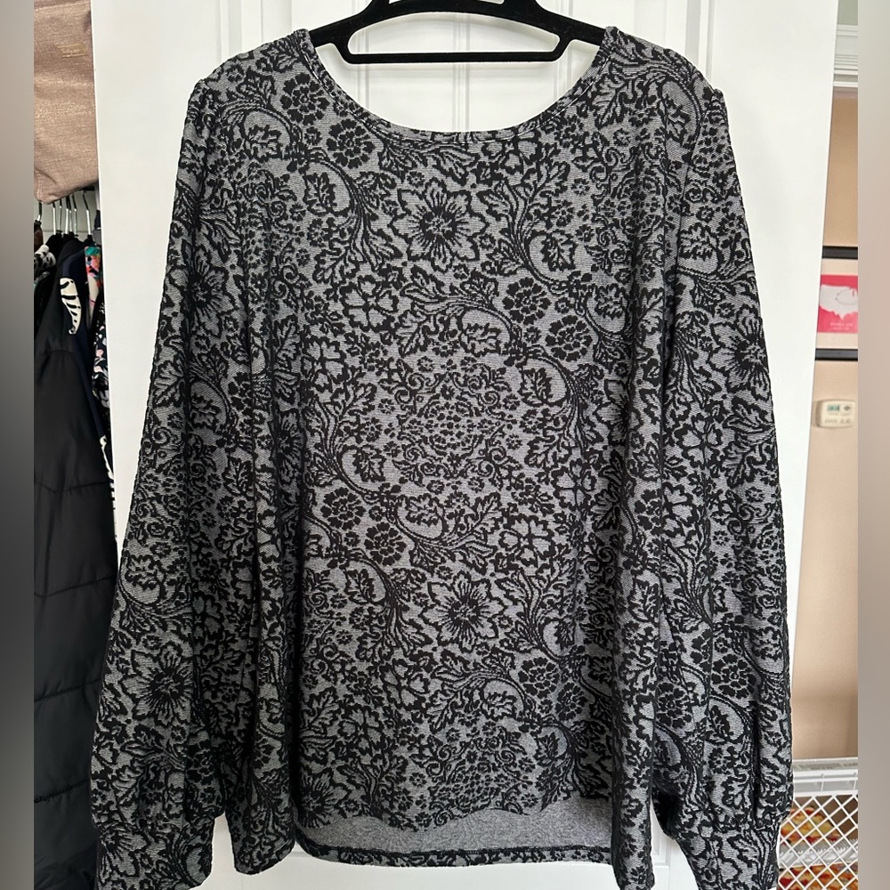 Like new women’s top